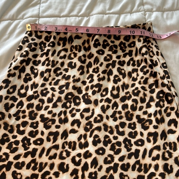 Like new leopard print satin skirt - Picture 2 of 2